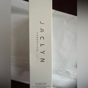 Jacyln cosmetics skin perfecting blurring tint (Deep)